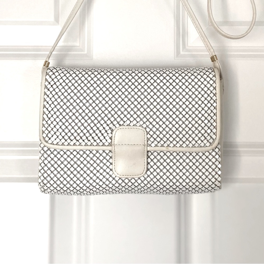 1980’s Whiting and Davis International White Mesh Crossbody Purse! Snap Closure.